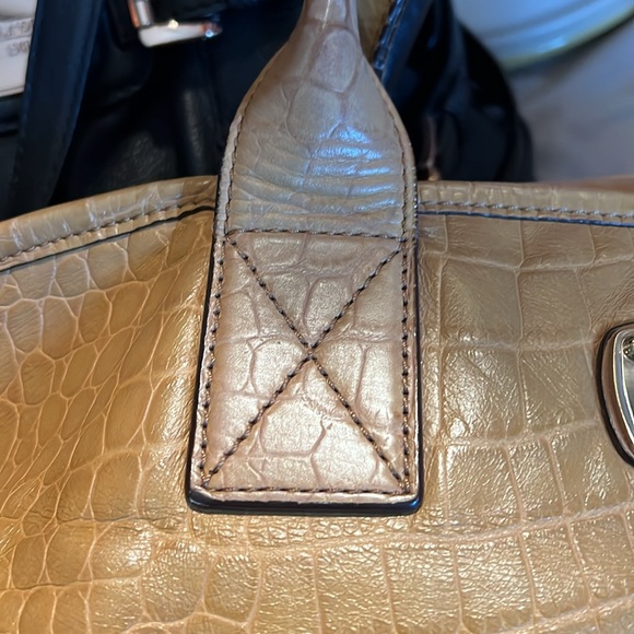 Gorgeous Leather Michael Kors Tote Bag - Picture 8 of 15